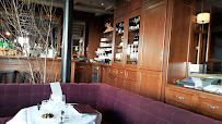 Atmosphère du Restaurant français Le Village à Neuilly à Neuilly-sur-Seine - n°16
