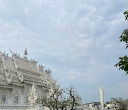 Wat Rong Khun (White Temple) photo