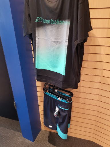 Shoe Store «New Balance Chicago», reviews and photos, 2369 N Clark Street, Chicago, IL 60614, USA