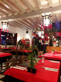 Atmosphère du Restaurant asiatique L'Auberge du Bonheur à Loury - n°10