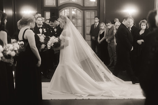 Bridal Shop «Bella Bianca Bridal», reviews and photos, 17W527 E Roosevelt Rd, Oakbrook Terrace, IL 60181, USA