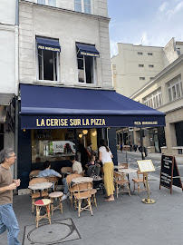 Atmosphère du Restaurant La Cerise sur la Pizza - Place des Vosges à Paris - n°9