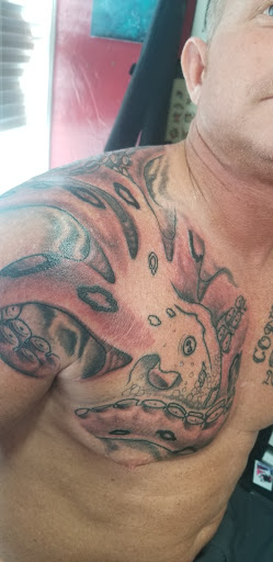 Tattoo Shop «Sacred Dagger Tattoo Studio», reviews and photos, 1131 21st St, Vero Beach, FL 32960, USA