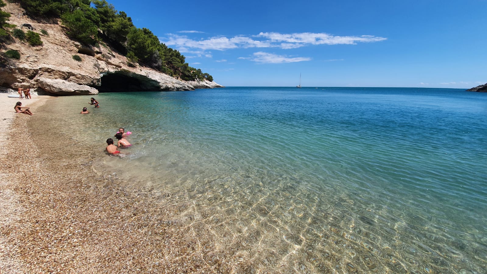 Fotografie cu Portopiatto Beach și peisajul său frumos