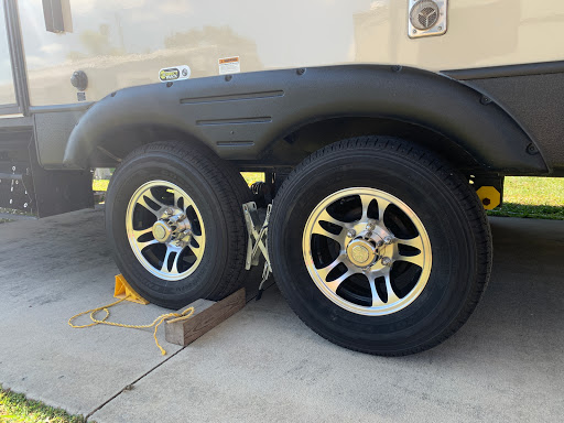 Tire Shop «Discount Tire Store - Springfield, MO», reviews and photos, 3670 S Glenstone Ave, Springfield, MO 65804, USA