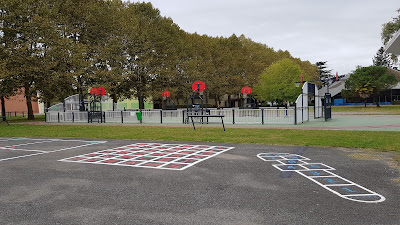 Boîte à jeux de la Plaine à Gelos