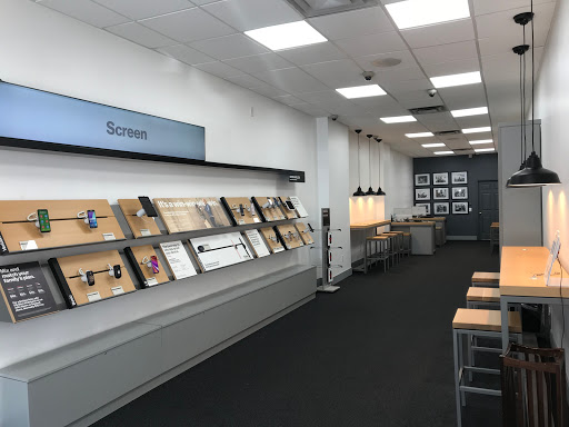 Cell Phone Store «Nycom Wireless Verizon Retailer», reviews and photos, 22-39 31st St, Astoria, NY 11105, USA