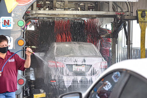 Monge Express Car Wash en Highland