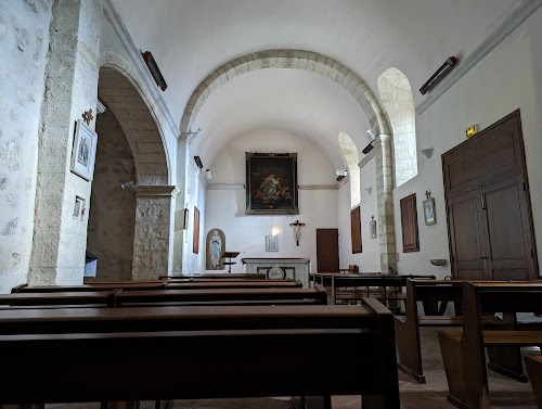 Eglise romane à Aurons