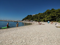 Foto van Trstenik beach en de nederzetting