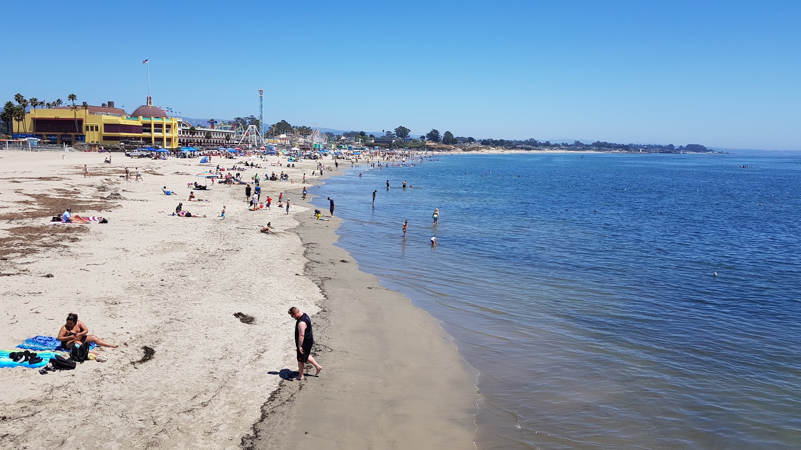 Foto van Santa Cruz Beach met helder fijn zand oppervlakte