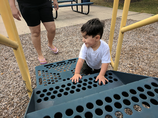 Park «Cumberland Terrace Park», reviews and photos, 426 S Warrington Rd, Des Plaines, IL 60016, USA