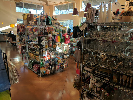 Gourmet Grocery Store «Metropolitan Market», reviews and photos, 2320 42nd Ave SW, Seattle, WA 98116, USA