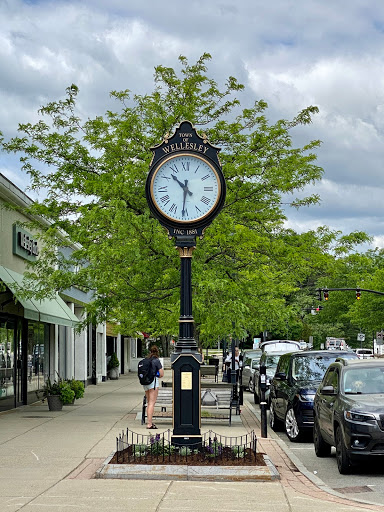 Book Store «Wellesley Books», reviews and photos, 82 Central St, Wellesley, MA 02482, USA