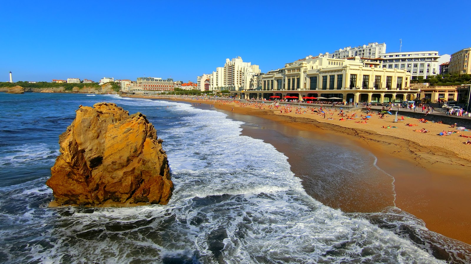 Foto av Plage de Biarritz med beige sand yta