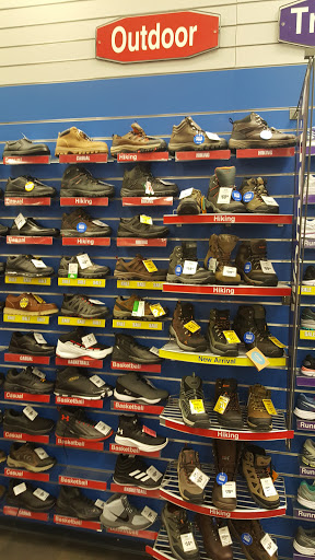 Sporting Goods Store «Big 5 Sporting Goods», reviews and photos, 19232 Soledad Canyon Rd, Canyon Country, CA 91351, USA