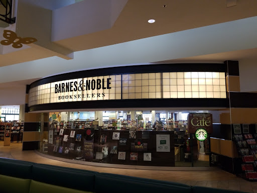 Book Store «Barnes & Noble», reviews and photos, 5132 W Saginaw Hwy, Lansing, MI 48917, USA