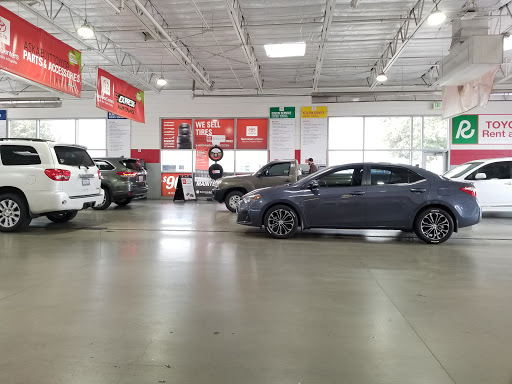 Toyota Dealer «Larry H. Miller Toyota Peoria», reviews and photos, 8633 W Bell Rd, Peoria, AZ 85382, USA