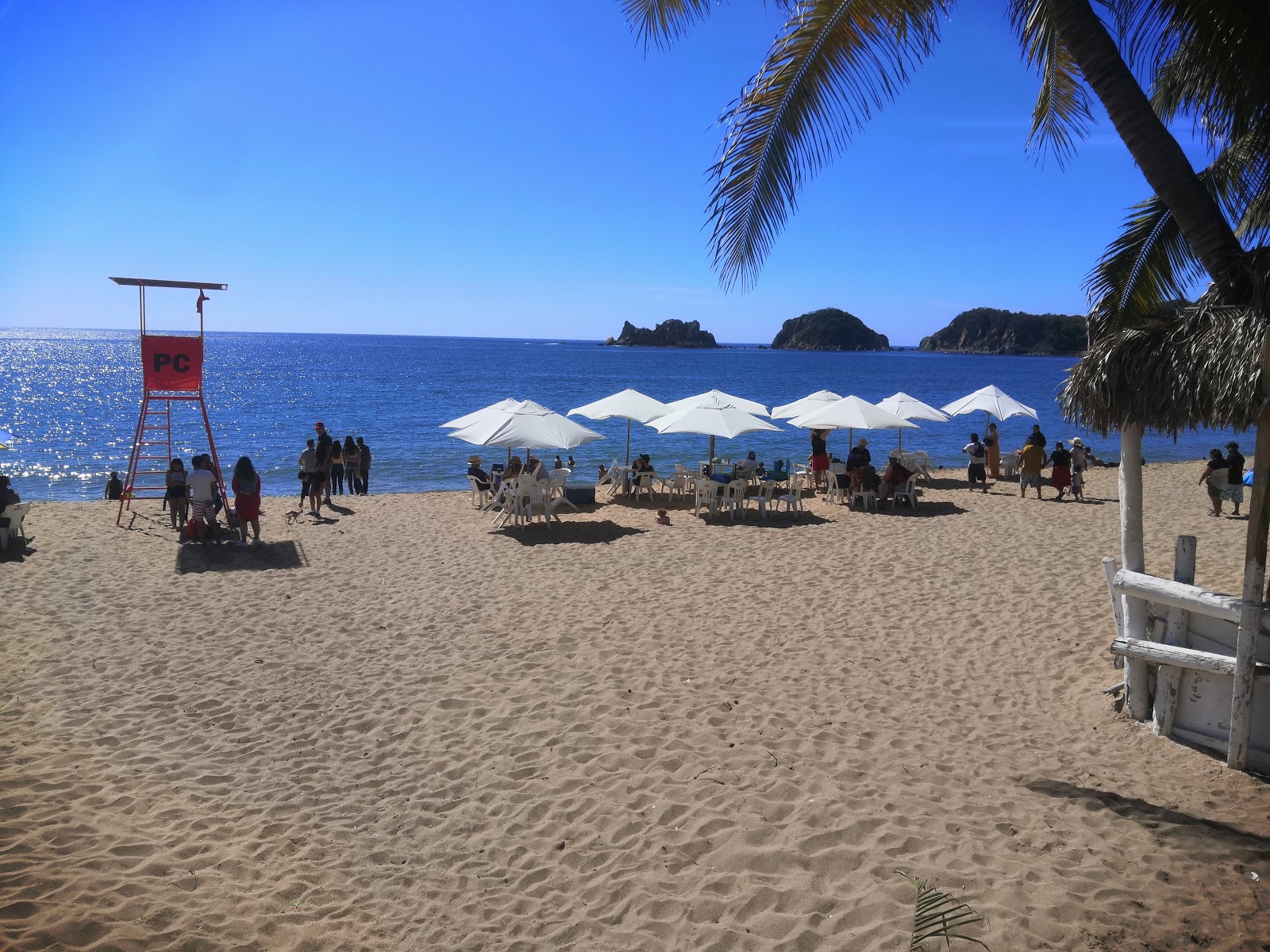 Fotografie cu Playa De Melaque - locul popular printre cunoscătorii de relaxare