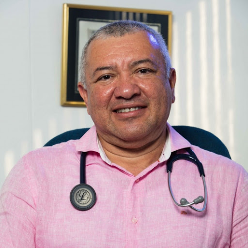 Dr. Adlay Martinez Ramos, Internista
