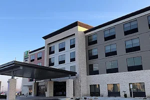 Holiday Inn Express & Suites Racine, an IHG Hotel image