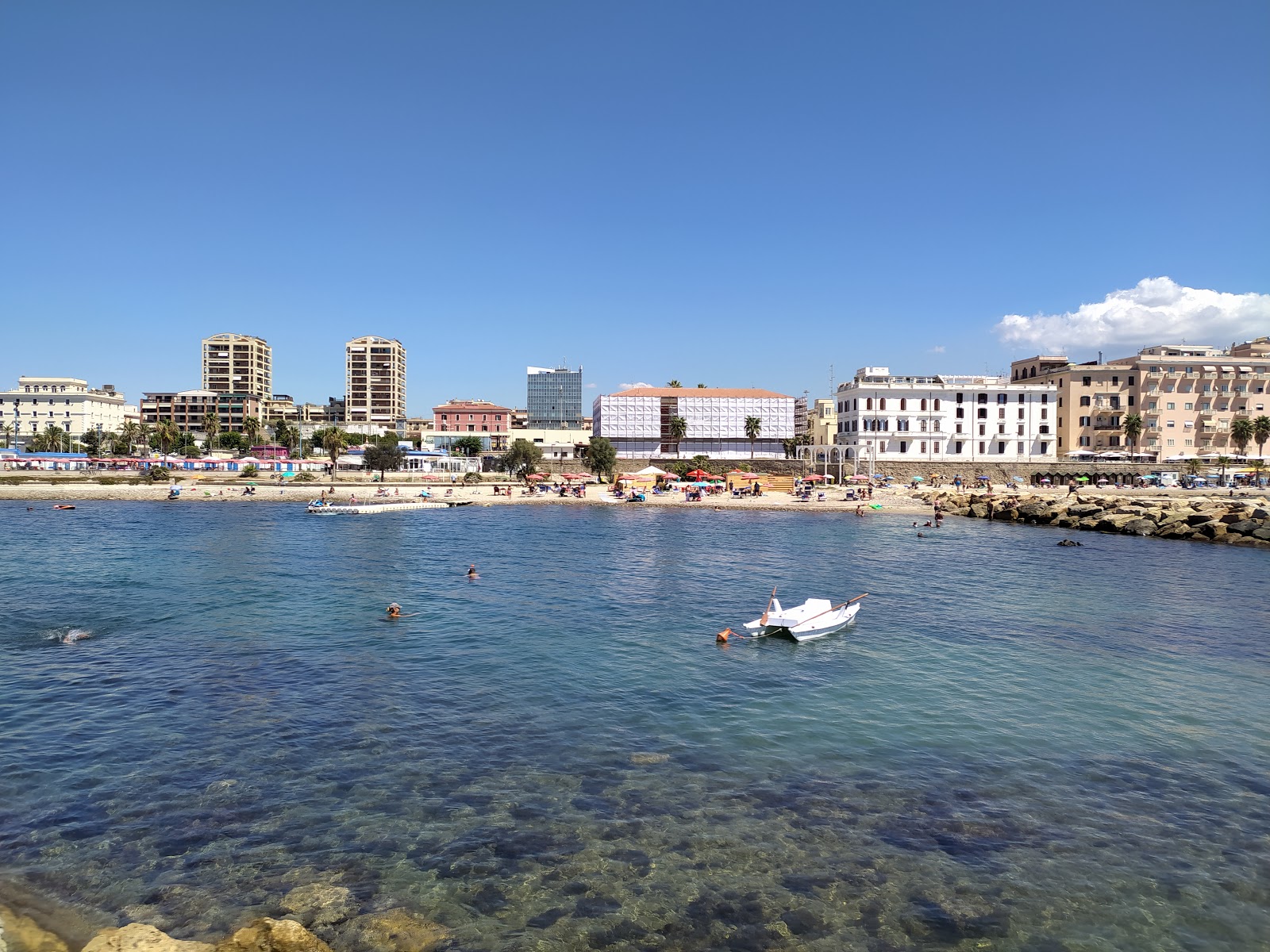 Fotografie cu Spiaggia il pirgo cu nivelul de curățenie in medie