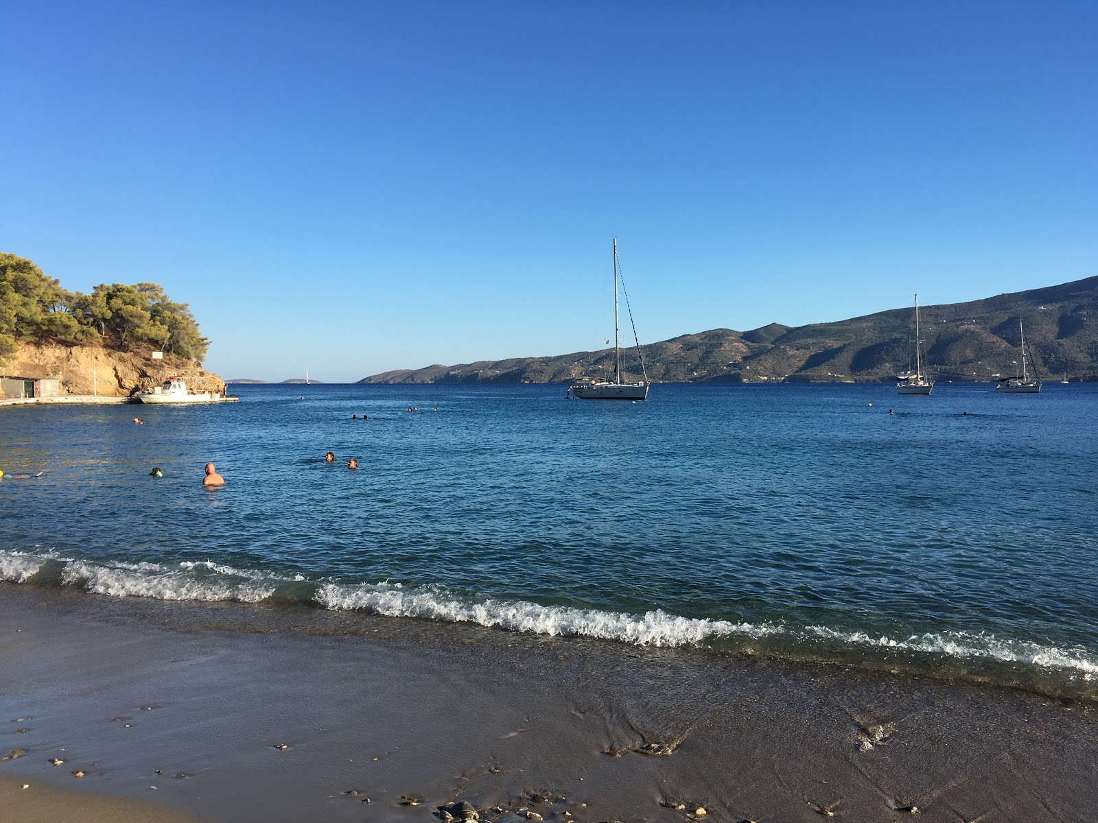 Φωτογραφία του Monastiri Beach άγρια περιοχή