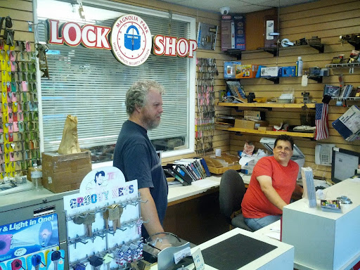 Locksmith «Magnolia Park Lock Shop», reviews and photos, 1003 N Cordova St, Burbank, CA 91505, USA