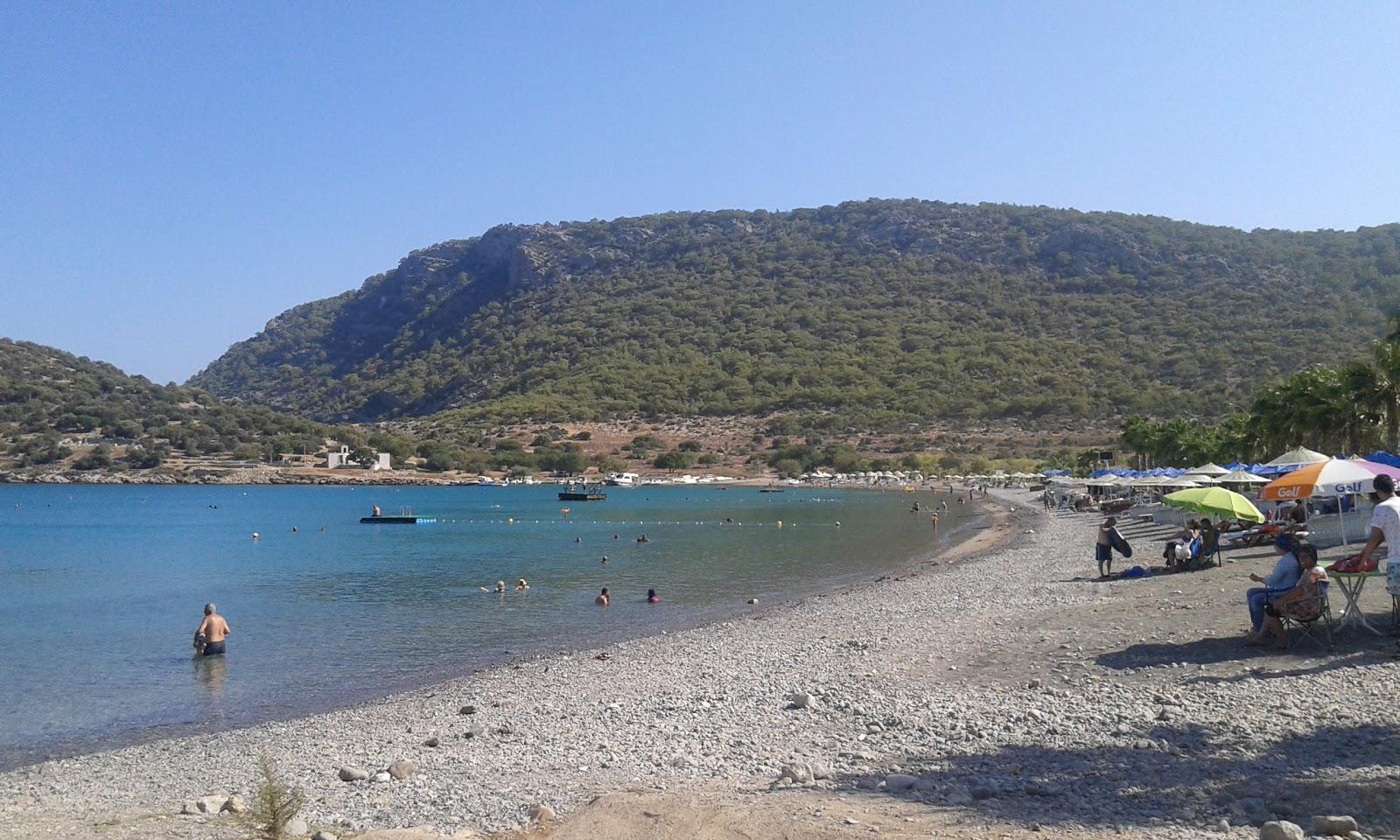 Foto di Tisan beach II con una superficie del sabbia beige e ciottoli