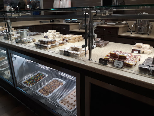 Sporting Goods Store «SCHEELS», reviews and photos, 6503 W 135th St, Overland Park, KS 66223, USA