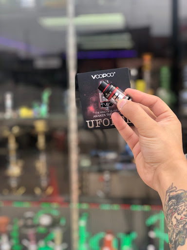 Tobacco Shop «18 Plus Vape & Shop», reviews and photos, 4037 Broadway, Kansas City, MO 64111, USA