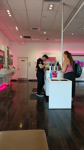 Cell Phone Store «T-Mobile», reviews and photos, 6811 W Peoria Ave Suite 115, Peoria, AZ 85345, USA