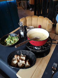 Plats et boissons du Restaurant de fondues L'Atelier Marcel - fondue à Megève - n°2