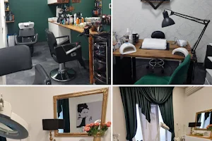 Każde Piękno salon kosmetyczny fryzjer manicure pedicure solarium depilacja laserowa geneo rzęsy laminacjaWarszawa Ochota image