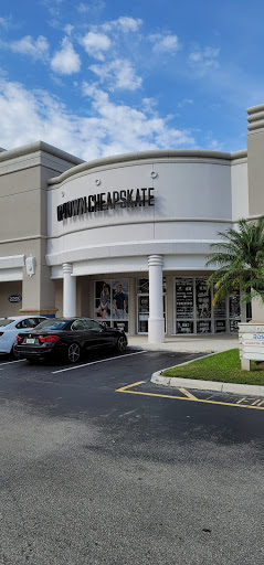 Clothing Store «Uptown Cheapskate», reviews and photos, 929 E Commercial Blvd, Oakland Park, FL 33334, USA