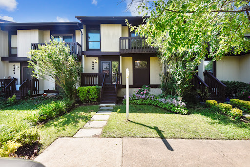 Real Estate Agency «Debbie Dogrul Associates LLC - affiliated with Long and Foster Real Estate», reviews and photos, 3918 Prosperity Ave, Fairfax, VA 22031, USA