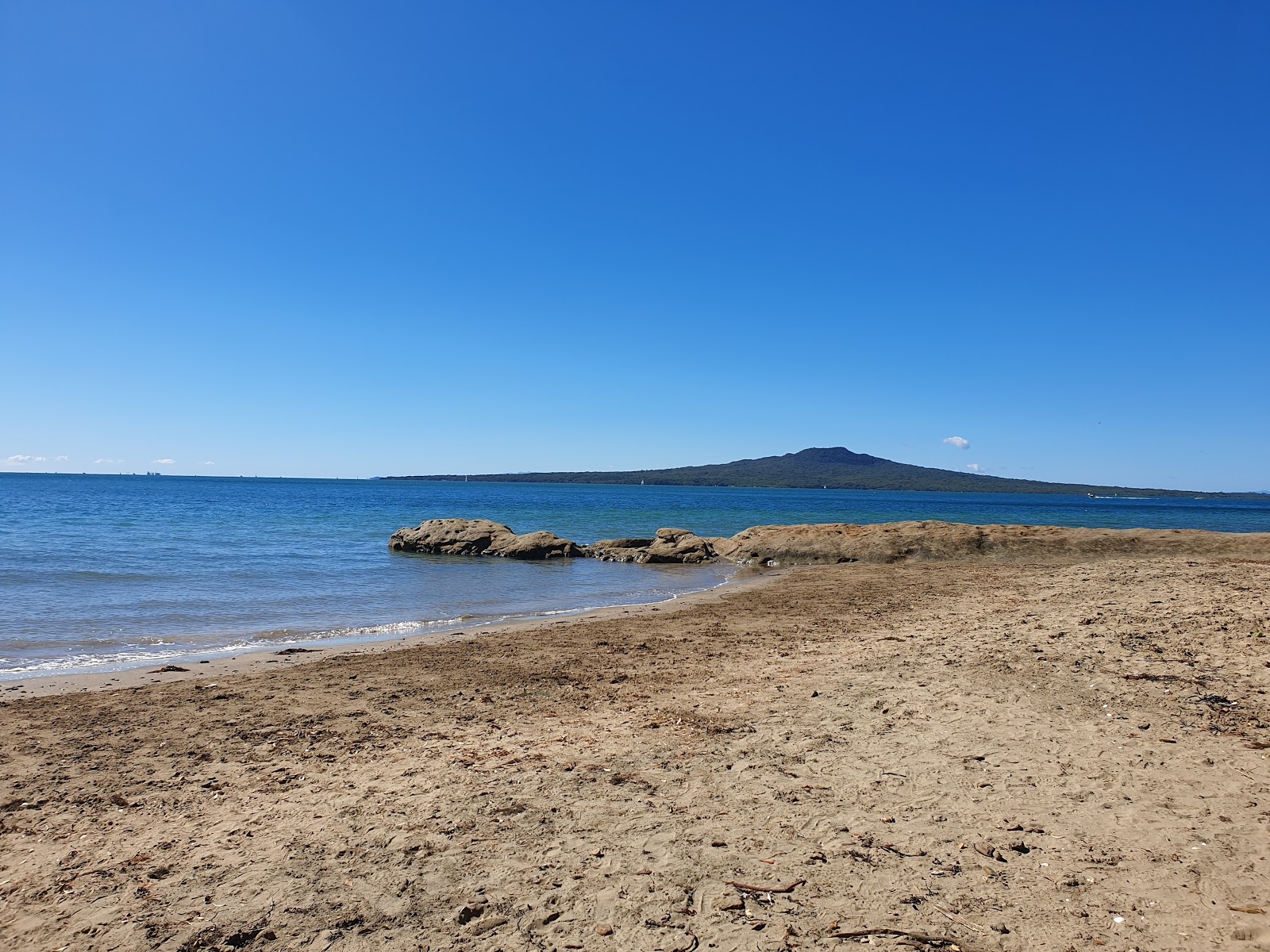 Foto av St Leonards Bay Beach med turkos rent vatten yta