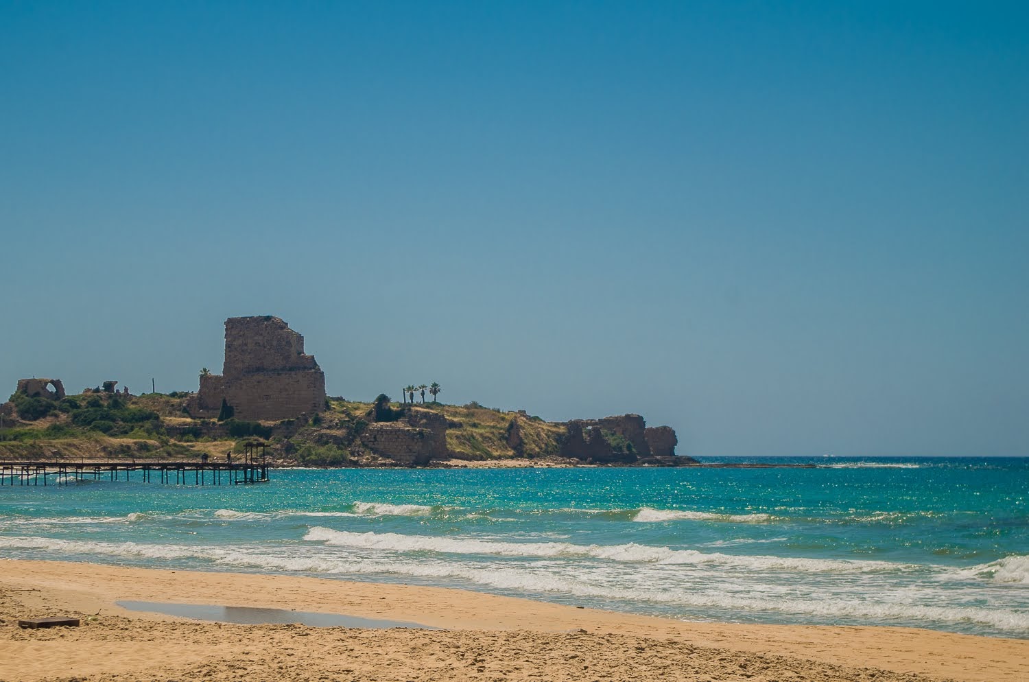 Foto von Atlit beach mit gerader strand