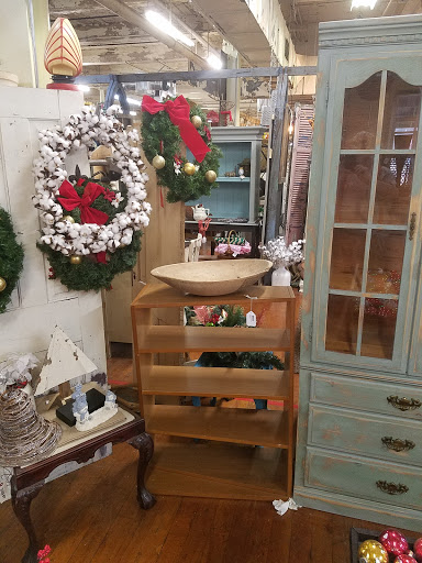 Antique Furniture Store «Jarfly Antique Market», reviews and photos, 47 Railroad Ave, Jefferson, GA 30549, USA