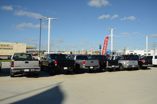 Toyota Dealer «Sam Leman Toyota Bloomington», reviews and photos, 1502 Morrissey Dr, Bloomington, IL 61701, USA