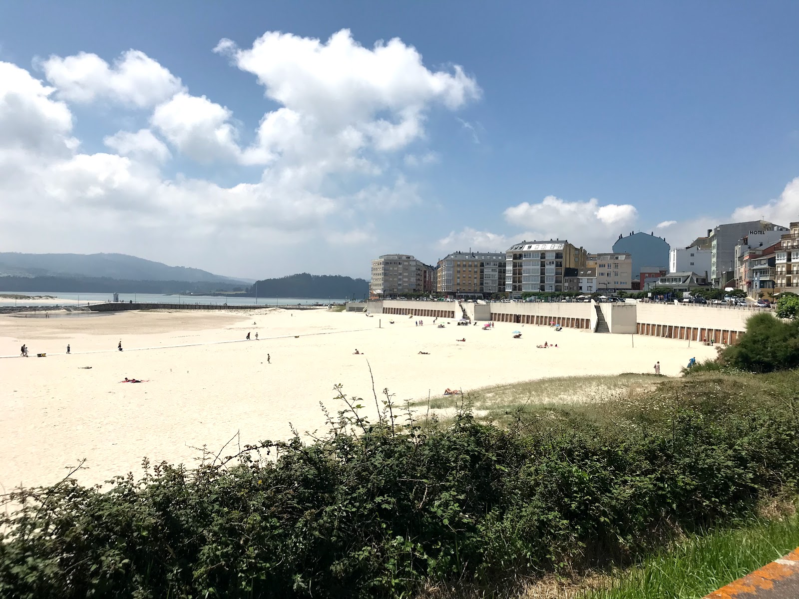 Fotografie cu Praia da Rapadoira - locul popular printre cunoscătorii de relaxare