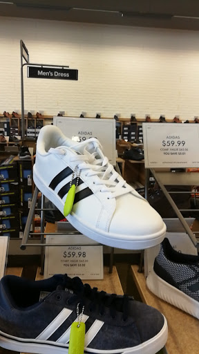 Shoe Store «DSW Designer Shoe Warehouse», reviews and photos, 2485 Richmond Ave, Staten Island, NY 10314, USA