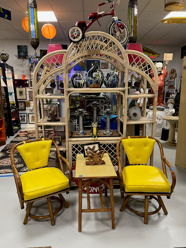 Thrift Store «OddBalls Nifty Thrift», reviews and photos, 530 NE 13th St, Fort Lauderdale, FL 33304, USA