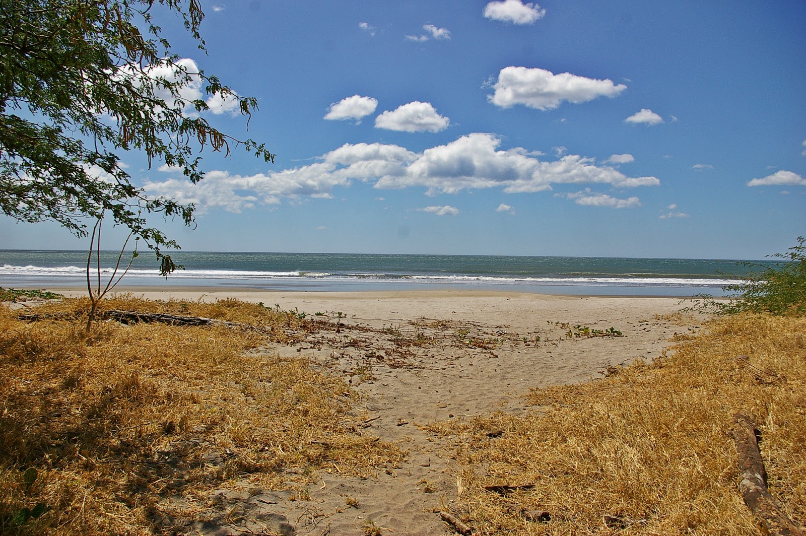 Zdjęcie Playa Hermosa z powierzchnią turkusowa czysta woda
