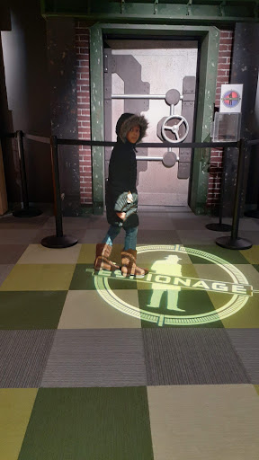 Movie Theater «Regal Cinemas Ballston Common 12», reviews and photos, 671 N Glebe Rd, Arlington, VA 22203, USA