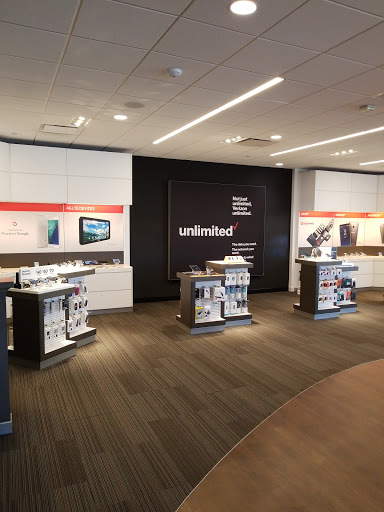 Cell Phone Store «Verizon», reviews and photos, 1041 Pearson Dr, Hudson, WI 54016, USA