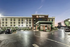La Quinta Inn & Suites by Wyndham Clarksville image