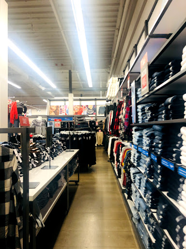 Clothing Store «Old Navy», reviews and photos, 4037 Factoria Blvd SE, Bellevue, WA 98006, USA