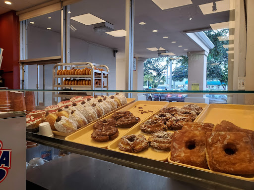 Donut Shop «Dandee Donuts Factory», reviews and photos, 102 N 28th Ave, Hollywood, FL 33020, USA