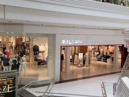 Shopping Mall «Woodfield Mall», reviews and photos, 5 Woodfield Mall, Schaumburg, IL 60173, USA